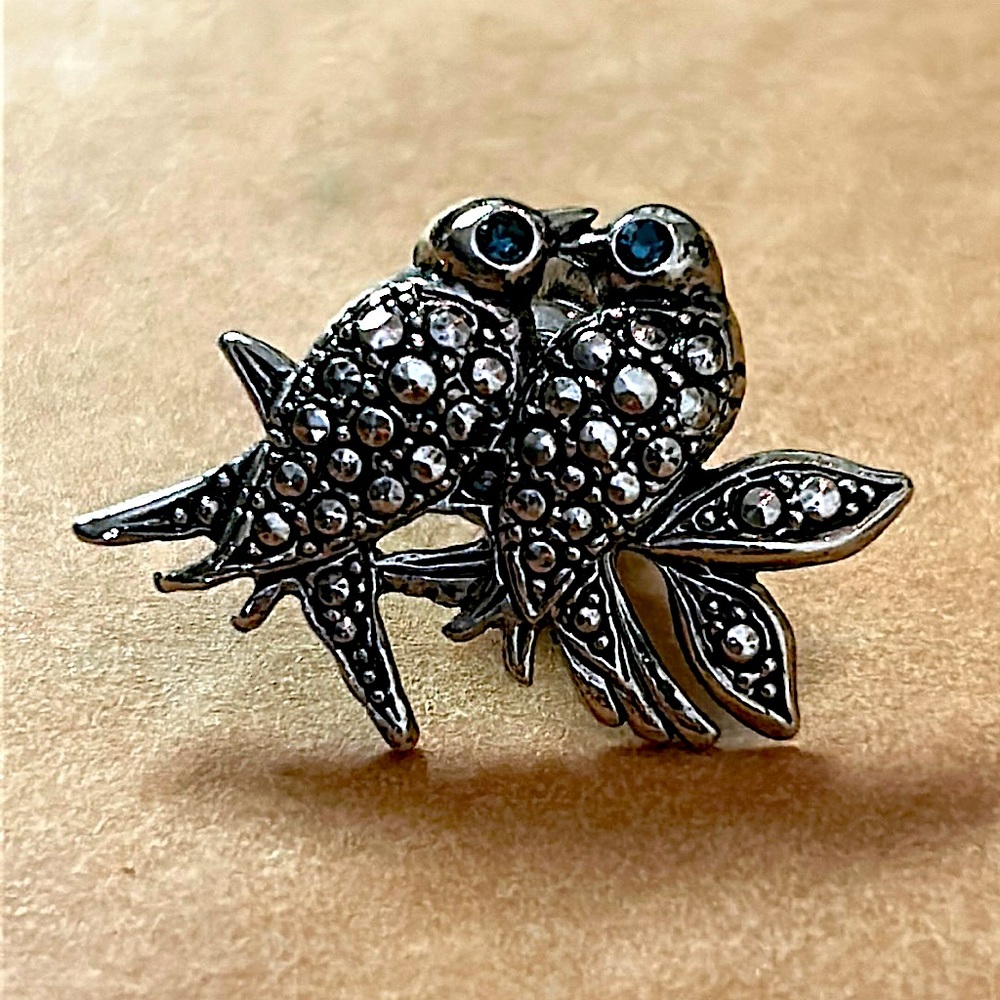 AVON marcasite style Lovebirds tack pin